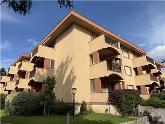 Rif. 014 – Quadrilocale con terrazza vivibile, cantina e garage a soli 250 metri dal mare