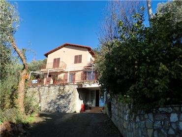 Rif. 062 - Casa indipendente con vistta mare e uliveto