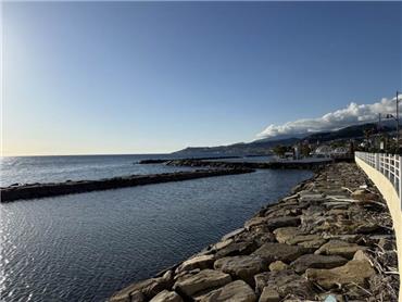 Ref. 010 – Spacious apartment just a stone's throw from the sea.