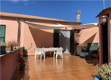 Ref. 012 - Renovated country house with beautiful living terrace in the historic centre of Levante.