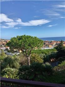 Rif.  071 - Quadrilocale con spazio esterno, posto auto e vista mare