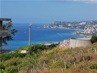 Rif. 076 - Trilocale con cantina e vista mare