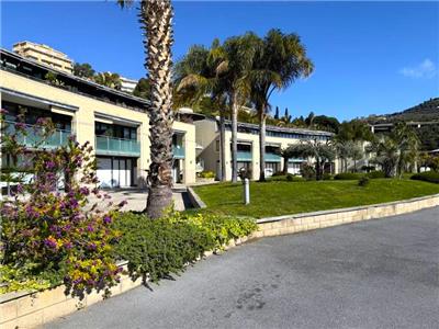 Ref. 003 – Elegant one-bedroom flat with a stunning terrace overlooking the sea