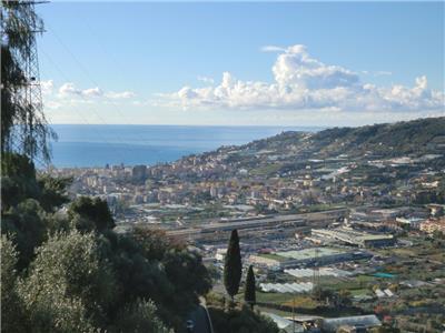 Rif.062 - Villa con uliveto e vista mare