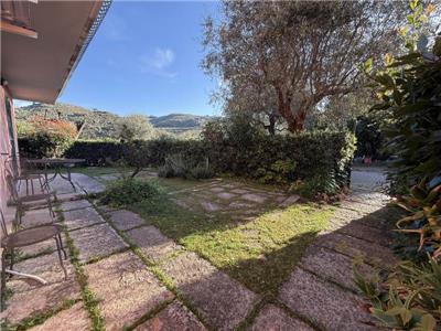 Rif. 001 – Trilocale con giardino di proprietà e due posti auto ad uso esclusivo.