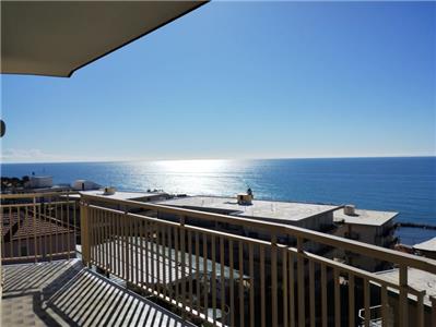 Ref. 013 – Flat with beautiful frontal sea view. Own garage and cellar.