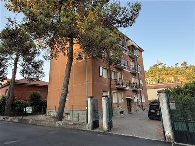 Rif. 002 – Centralissimo quadrilocale con garage e cantina.