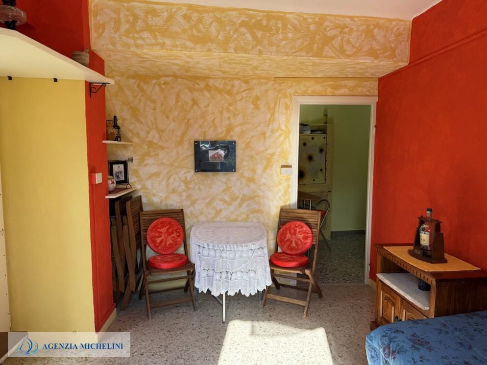Ref. 014 – Sunny two-room flat in excellent condition with no service charges.