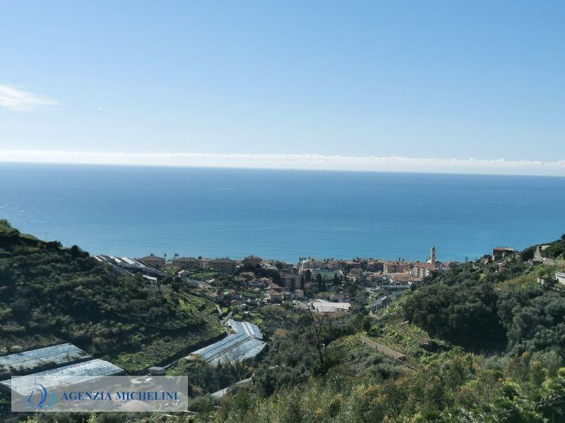 Rif. 052- Bilocale su due livelli vista mare box e cantina