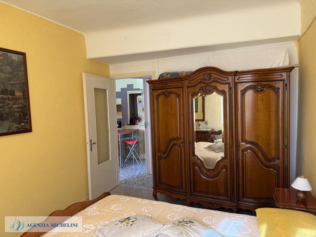 Ref. 014 – Sunny two-room flat in excellent condition with no service charges.