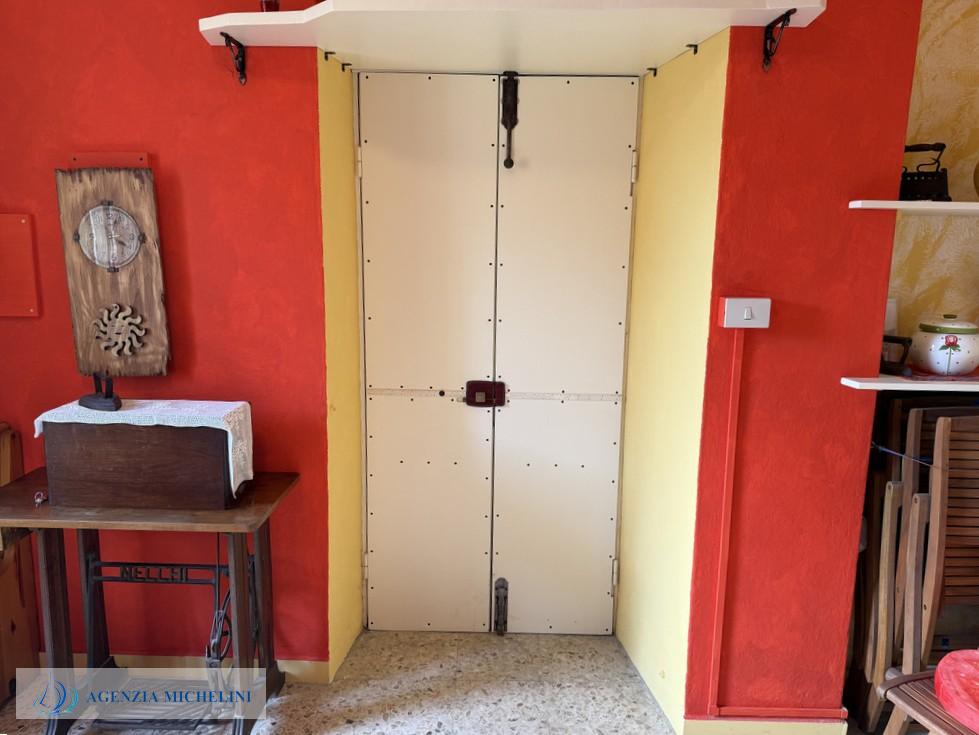 Ref. 014 – Sunny two-room flat in excellent condition with no service charges.