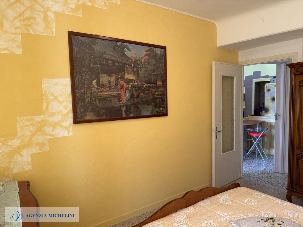 Ref. 014 – Sunny two-room flat in excellent condition with no service charges.
