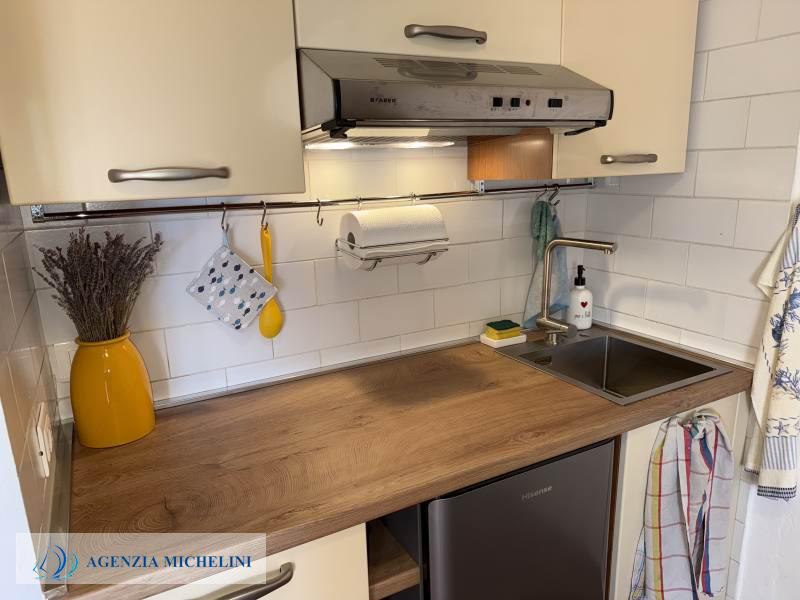 Ref. 007 – Attic studio flat with balcony and splendid sea view.