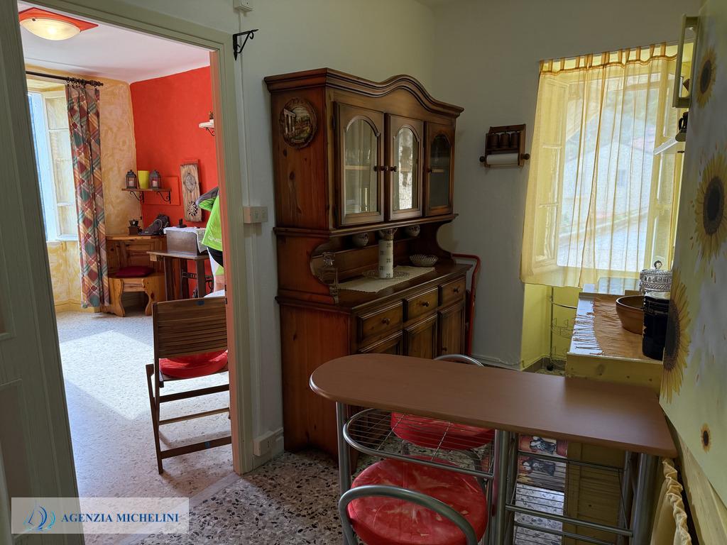 Ref. 014 – Sunny two-room flat in excellent condition with no service charges.