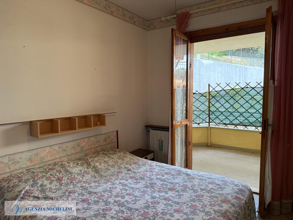 Rif. 004 – Soleggiato bilocale in ultimo piano con terrazza vivibile e splendida vista mare