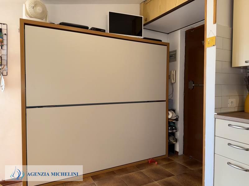 Ref. 007 – Attic studio flat with balcony and splendid sea view.