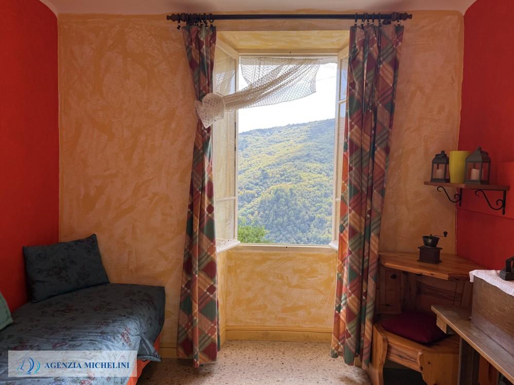 Ref. 014 – Sunny two-room flat in excellent condition with no service charges.
