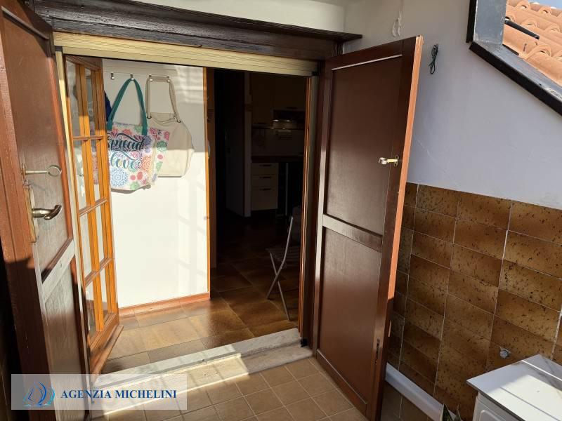 Ref. 007 – Attic studio flat with balcony and splendid sea view.