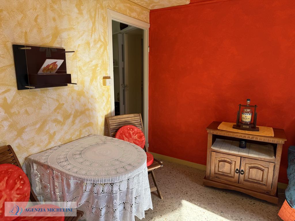 Ref. 014 – Sunny two-room flat in excellent condition with no service charges.