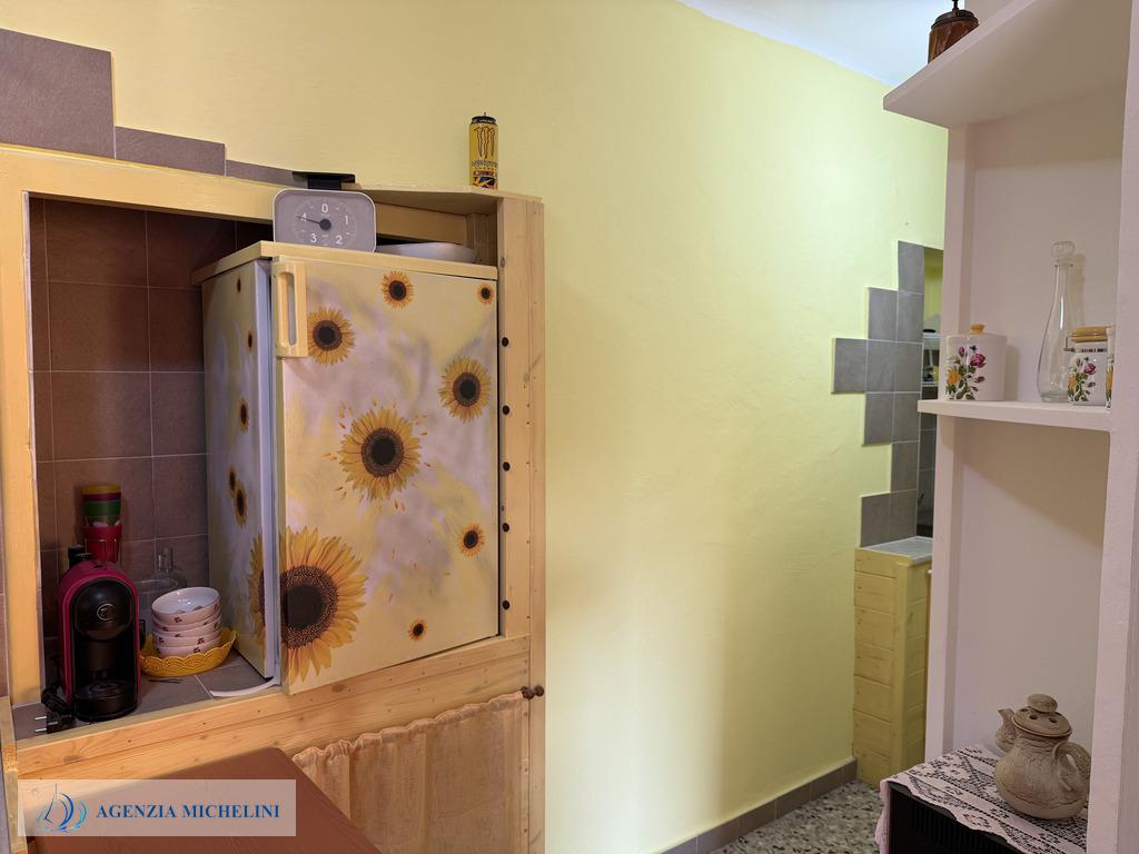 Ref. 014 – Sunny two-room flat in excellent condition with no service charges.