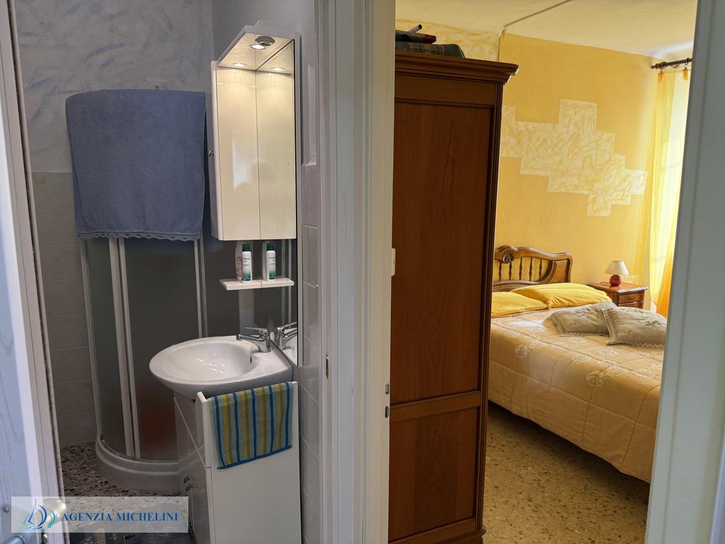 Ref. 014 – Sunny two-room flat in excellent condition with no service charges.