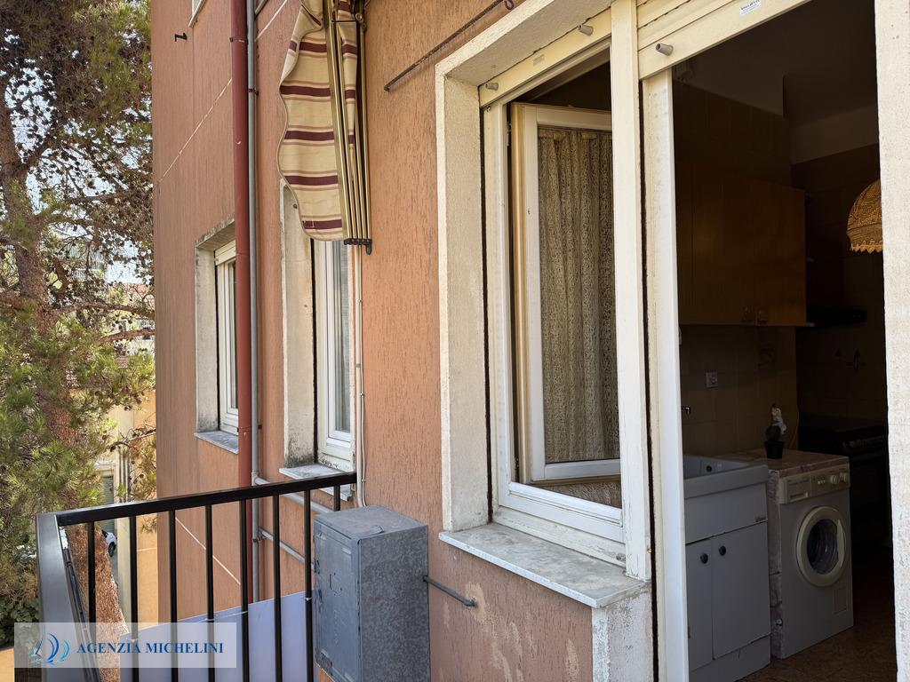 Rif. 002 – Centralissimo quadrilocale con garage e cantina.