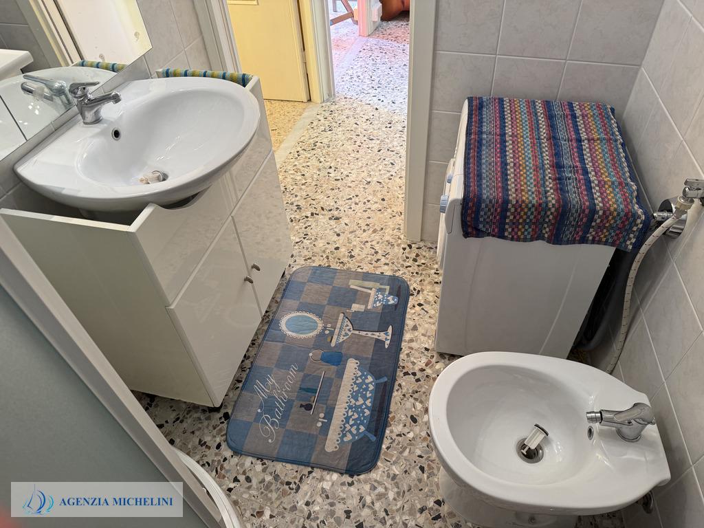 Ref. 014 – Sunny two-room flat in excellent condition with no service charges.