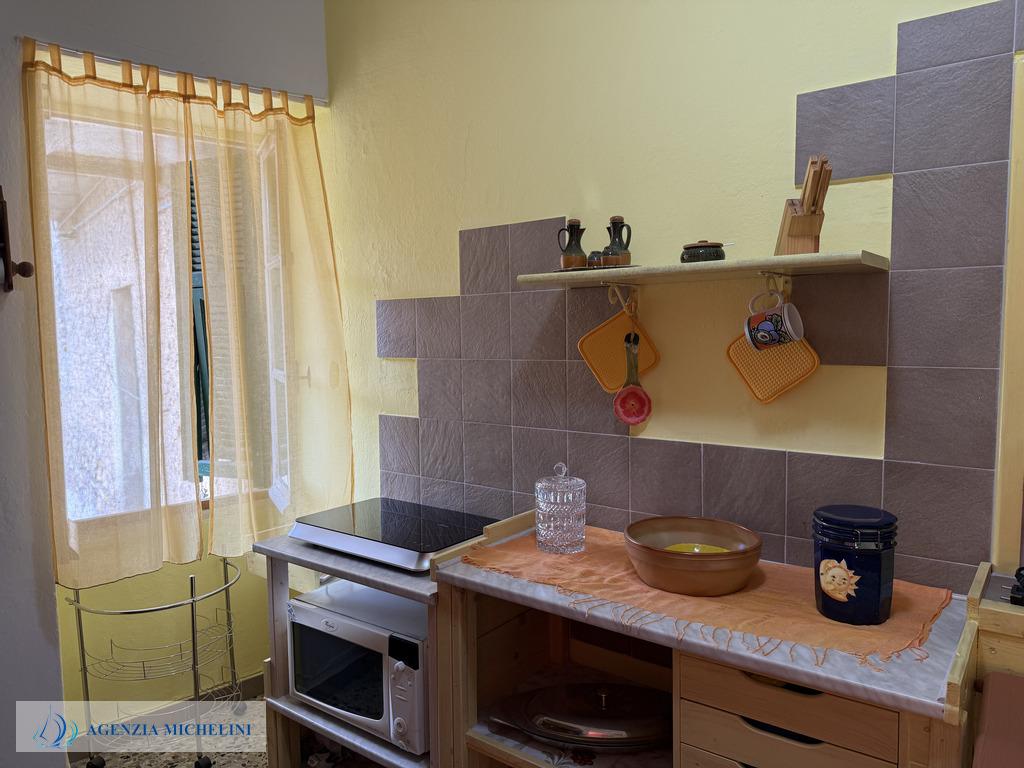 Ref. 014 – Sunny two-room flat in excellent condition with no service charges.