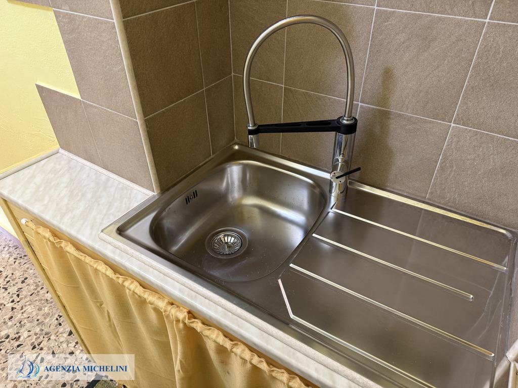 Ref. 014 – Sunny two-room flat in excellent condition with no service charges.