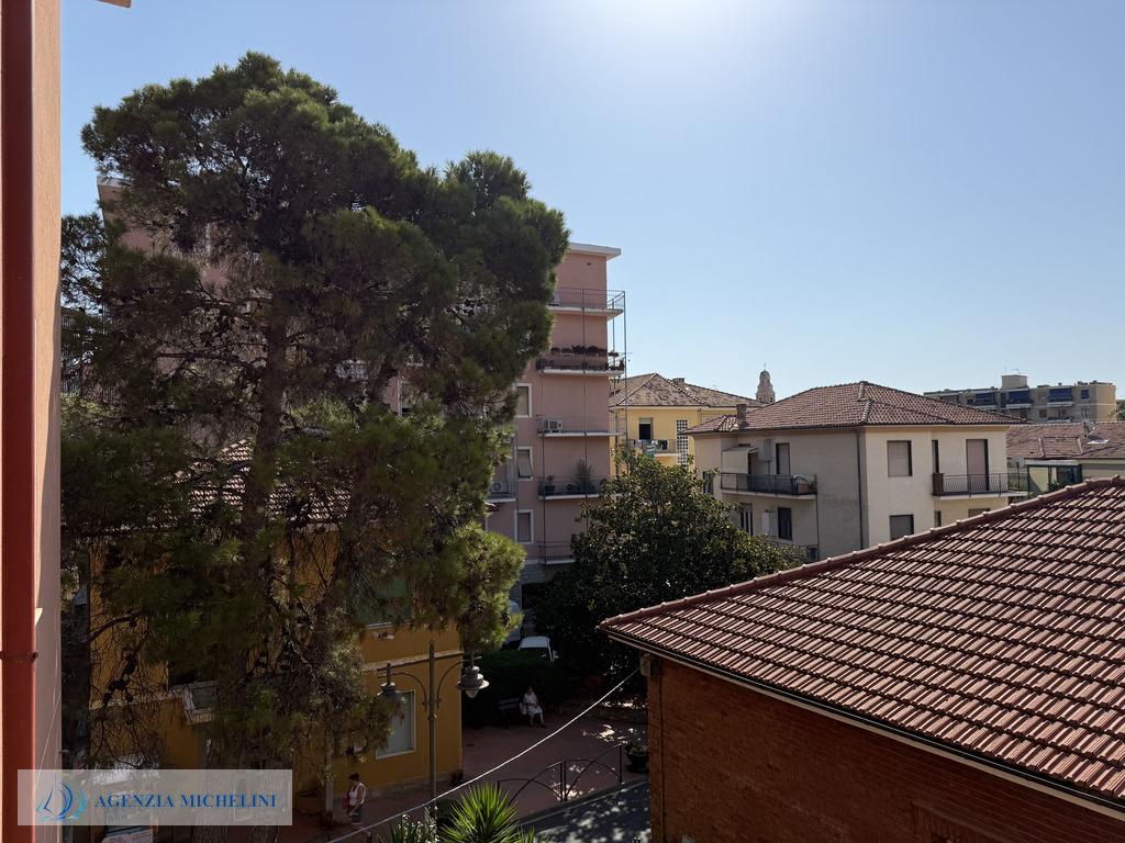 Rif. 002 – Centralissimo quadrilocale con garage e cantina.