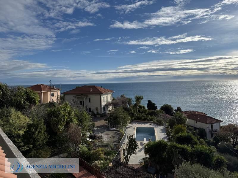 Ref. 007 – Attic studio flat with balcony and splendid sea view.