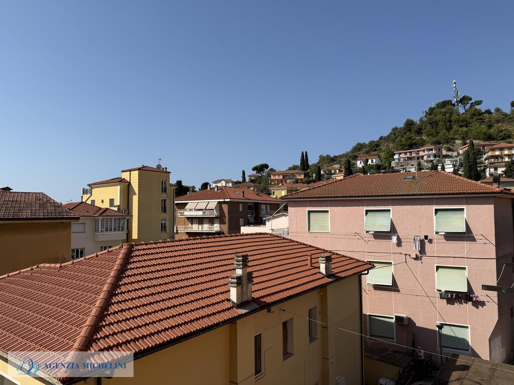 Rif. 002 – Centralissimo quadrilocale con garage e cantina.