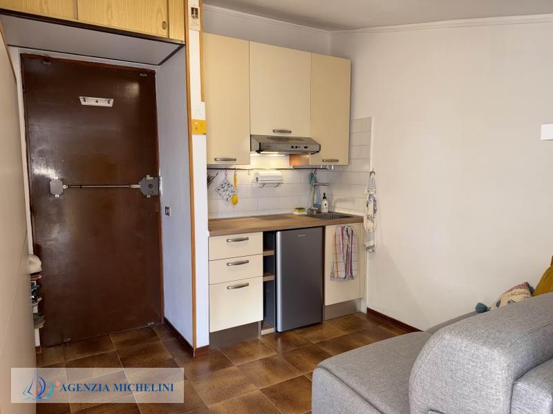 Ref. 007 – Attic studio flat with balcony and splendid sea view.