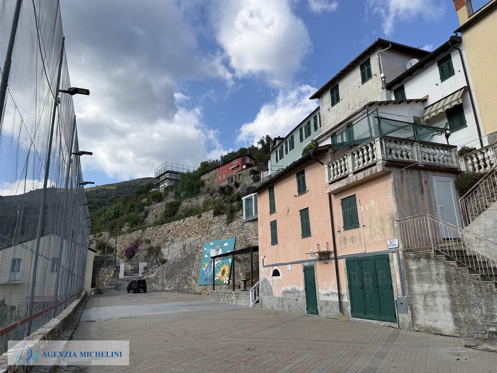 Ref. 014 – Sunny two-room flat in excellent condition with no service charges.