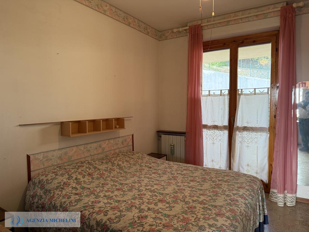 Rif. 004 – Soleggiato bilocale in ultimo piano con terrazza vivibile e splendida vista mare