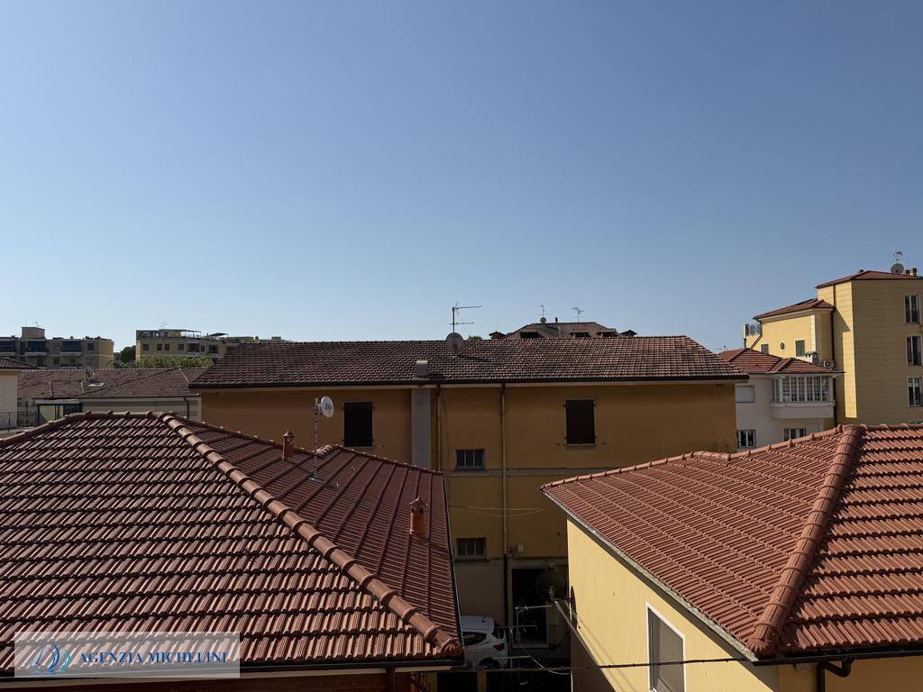 Rif. 002 – Centralissimo quadrilocale con garage e cantina.