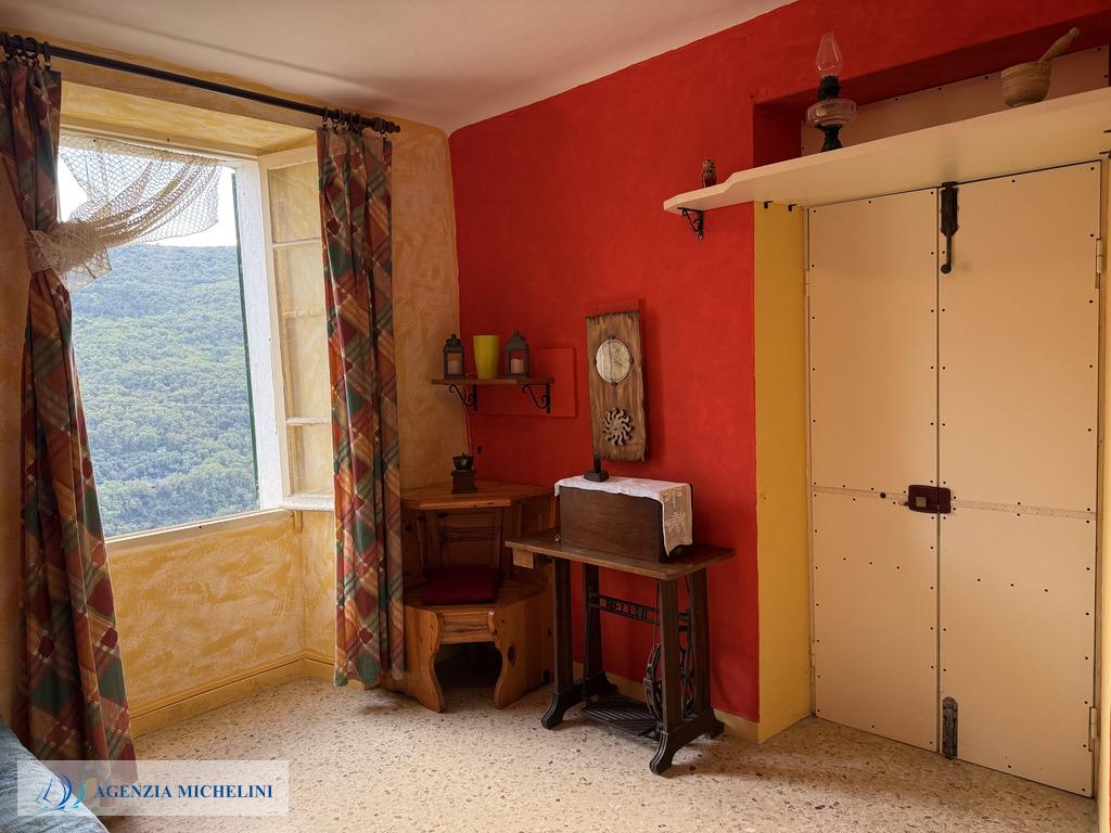 Ref. 014 – Sunny two-room flat in excellent condition with no service charges.
