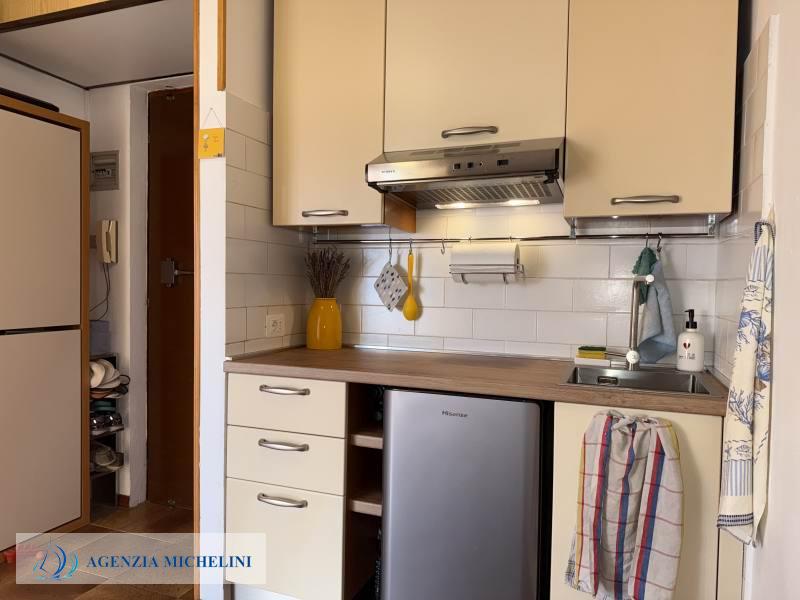 Ref. 007 – Attic studio flat with balcony and splendid sea view.