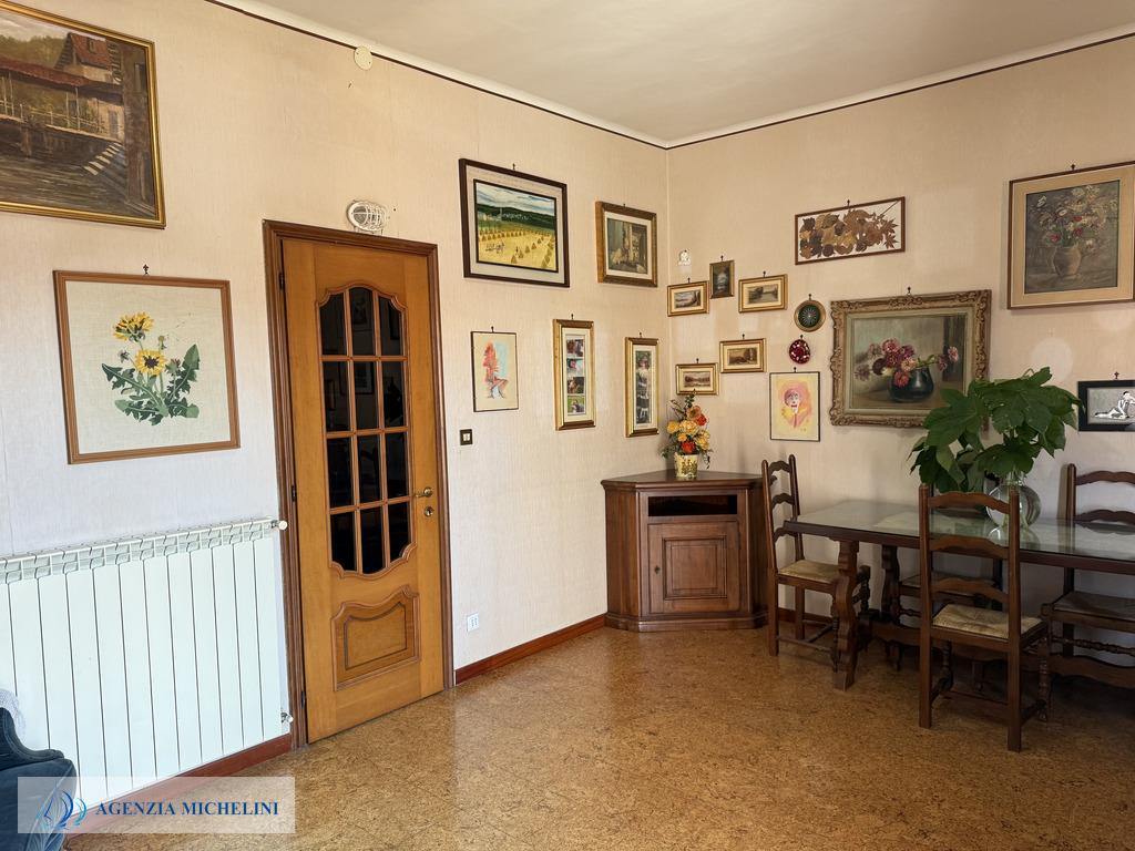 Rif. 002 – Centralissimo quadrilocale con garage e cantina.