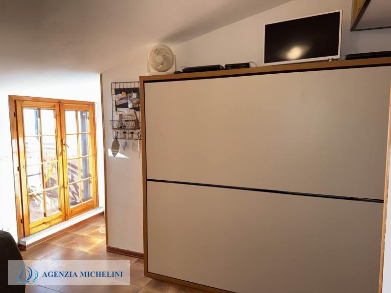 Ref. 007 – Attic studio flat with balcony and splendid sea view.