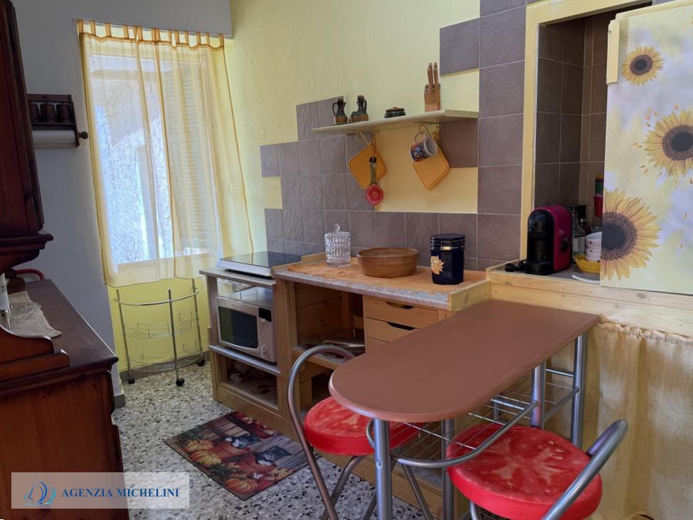 Ref. 014 – Sunny two-room flat in excellent condition with no service charges.