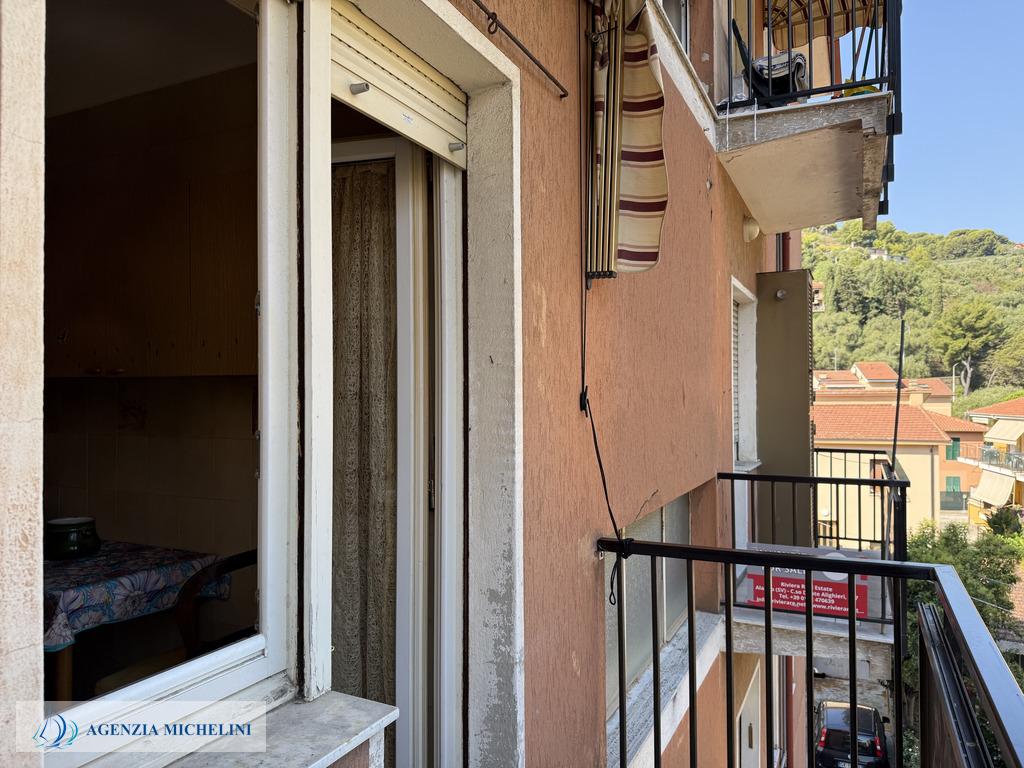 Rif. 002 – Centralissimo quadrilocale con garage e cantina.