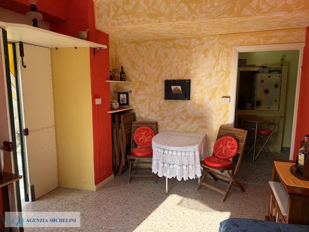 Ref. 014 – Sunny two-room flat in excellent condition with no service charges.
