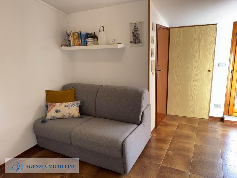 Ref. 007 – Attic studio flat with balcony and splendid sea view.