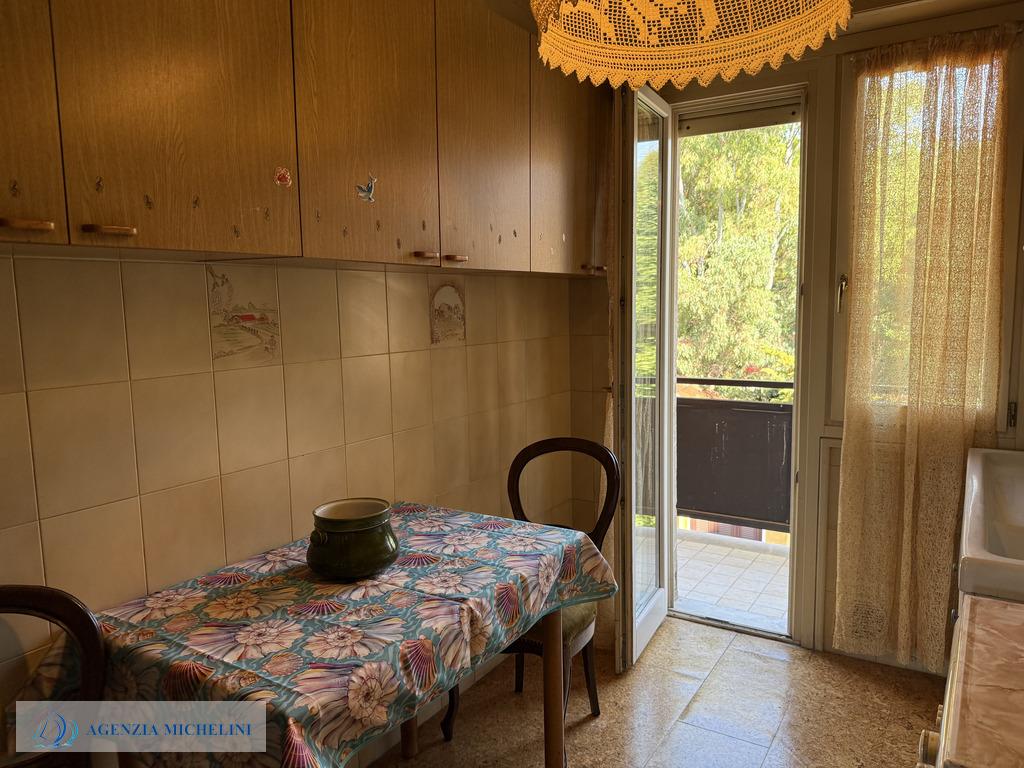 Rif. 002 – Centralissimo quadrilocale con garage e cantina.