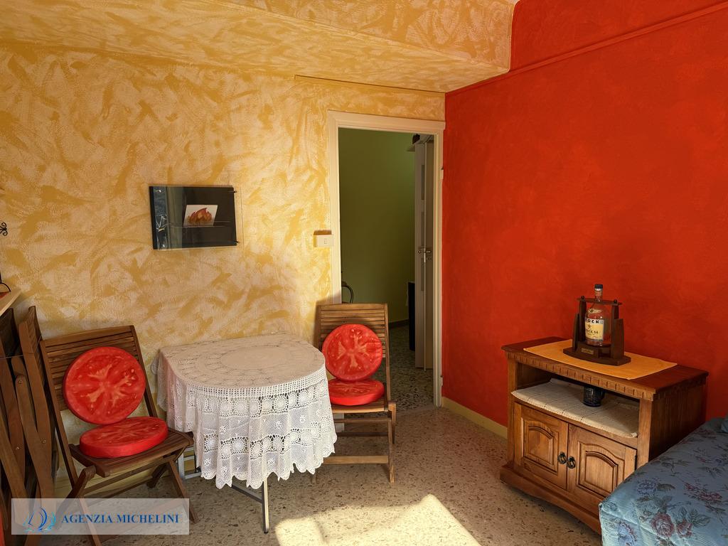 Ref. 014 – Sunny two-room flat in excellent condition with no service charges.