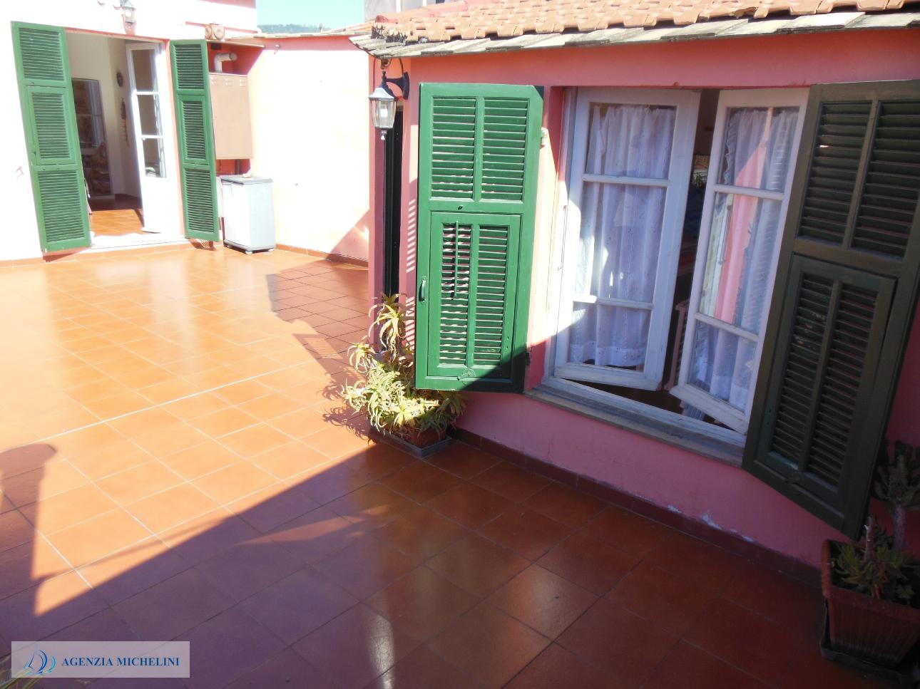 Ref. 012 - Renovated country house with beautiful living terrace in the historic centre of Levante.