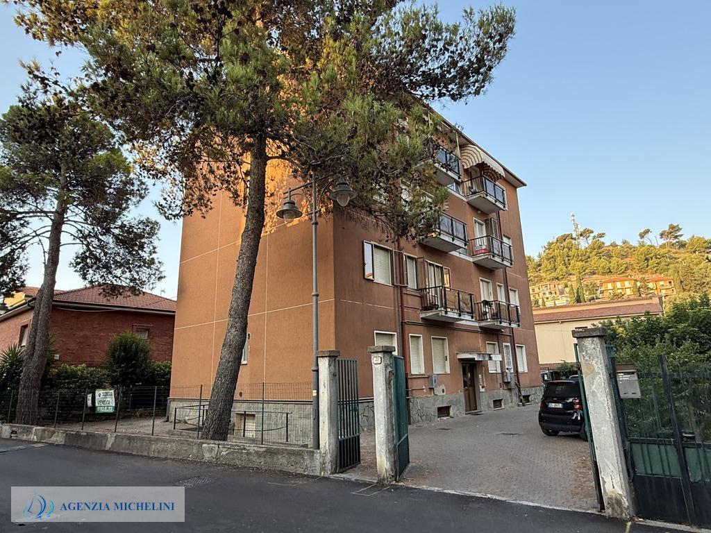 Rif. 002 – Centralissimo quadrilocale con garage e cantina.
