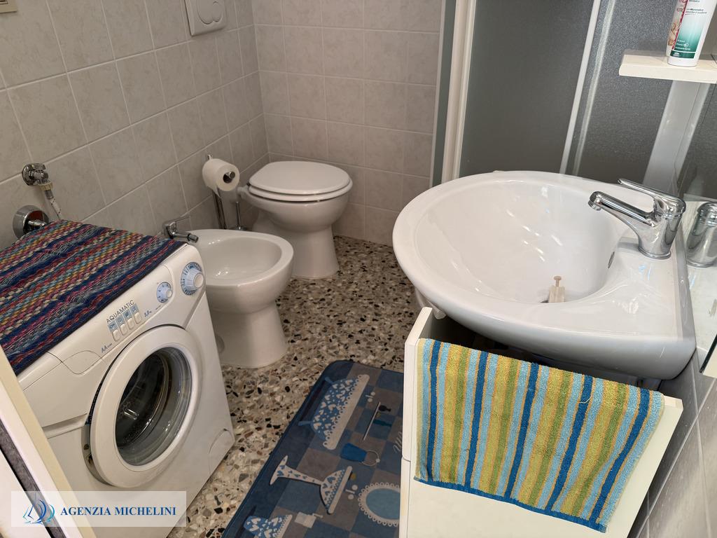 Ref. 014 – Sunny two-room flat in excellent condition with no service charges.