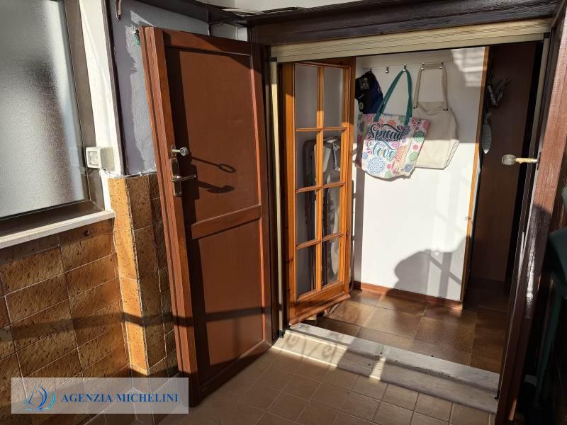 Ref. 007 – Attic studio flat with balcony and splendid sea view.
